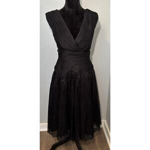 Tadashi Little 100% Silk Black Dressy Dress With Eyelet Cutouts In Skirt‎ Size 2